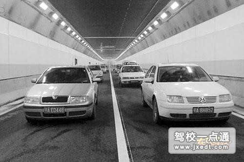 高速隧道行车怎么样注意安全？