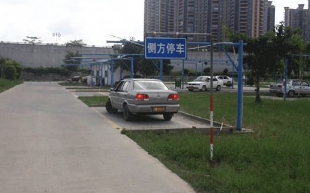 驾考侧方位停车如何控制行车速度