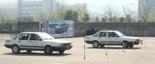 桑塔纳车倒桩移库方法